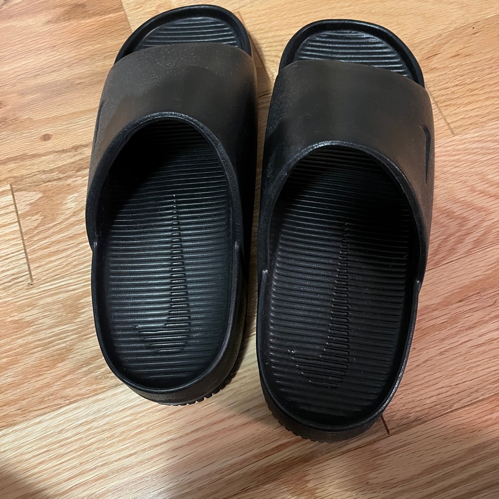 New Nike women’s size 9 black slip on sandals perfect for gym home grocery - Picture 2 of 4